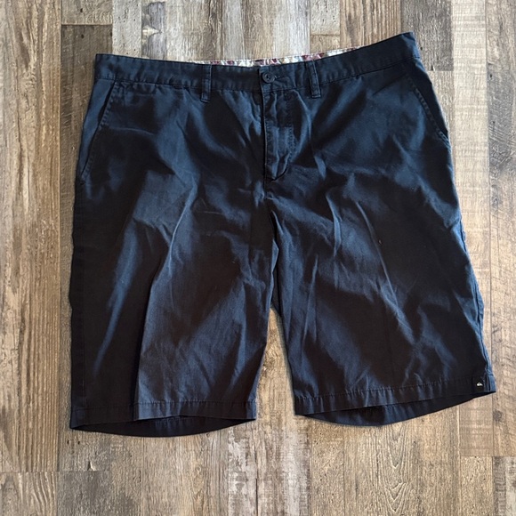 Quiksilver Men's Dark Blue Flat Front Shorts - Picture 1 of 6